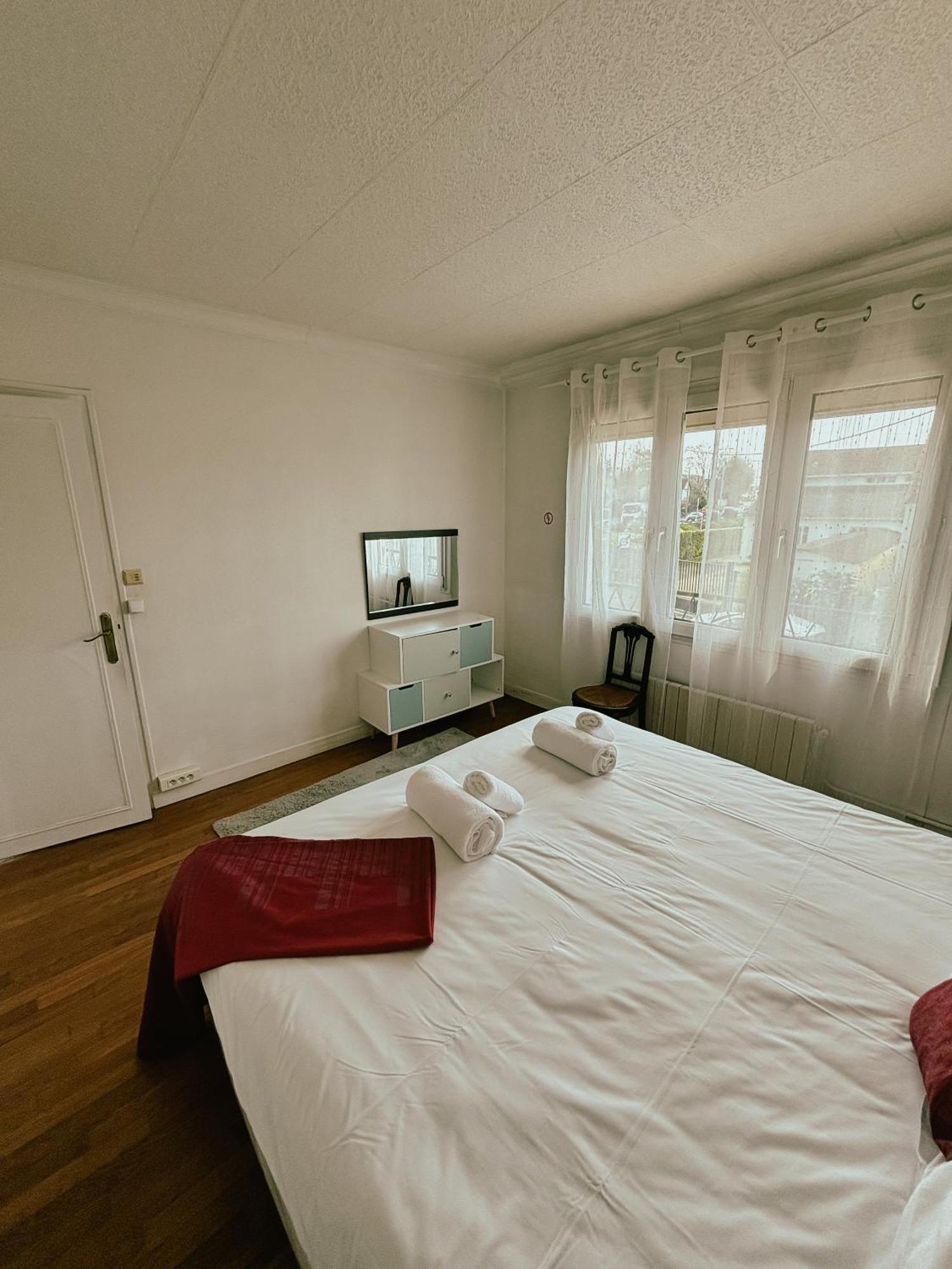 Duplex Avec Jardin - Proche Paris - Disneyland - Rer - Noisy-le-Grand ภายนอก รูปภาพ